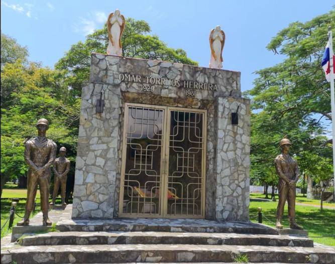 Ruta histórica: esculturas en las áreas revertidas