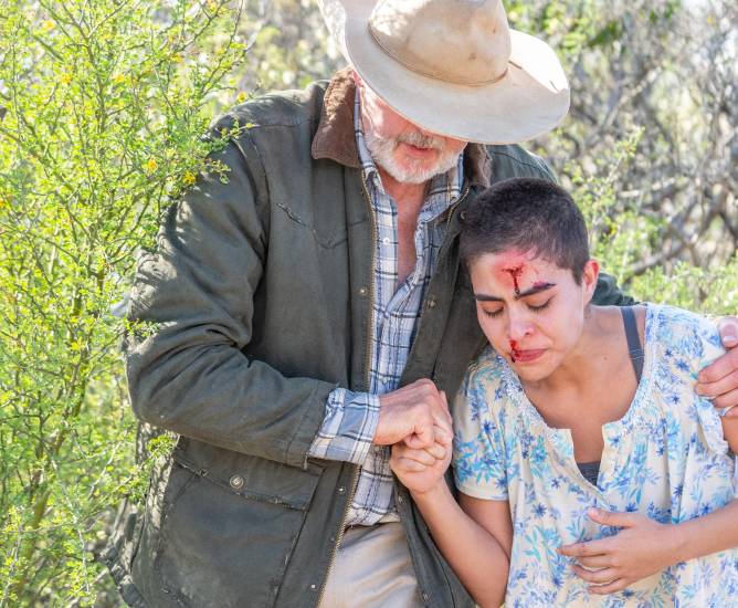 Jaklyn brilla con su primer protagónico en “Broken Land”