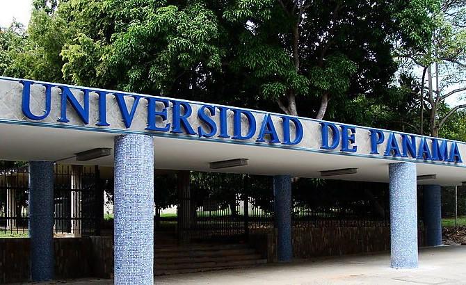 ML | Campus central de la Universidad de Panamá.