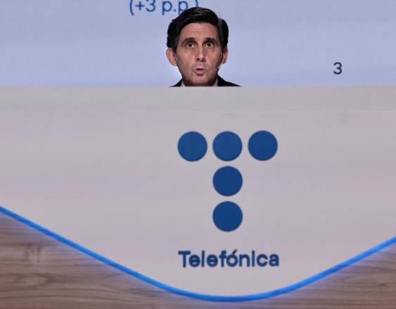 El director ejecutivo de Telefónica, José María Álvarez-Pallete, habla durante una rueda de prensa.