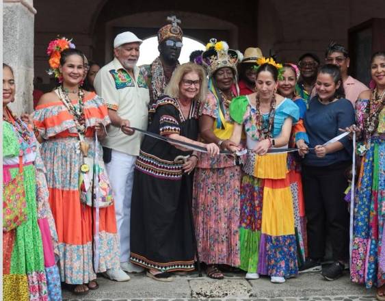 Ministerio de Cultura participa en la inauguración del 7mo Festival de la Pollera Congo en Portobelo