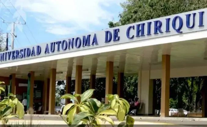 Defensa legal de rectora de la UNACHI niega vínculo con diplomas falsos