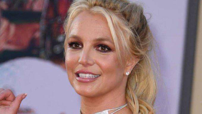 Britney Spears ingresa a rehabilitación tras arresto (medios)