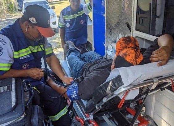 ML | Personal de salud ofrece atención médica.