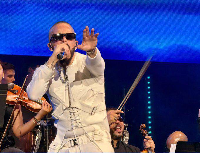 Yandel transforma el Roig Arena en una gran celebración sinfónica del reguetón