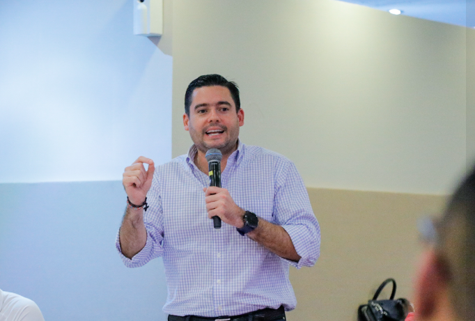 Exvicepresidente Carrizo llega a audiencia de apelaciones de medidas cautelares