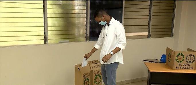 Autoridades universitarias que buscan prologar sus mandatos este 1 de julio