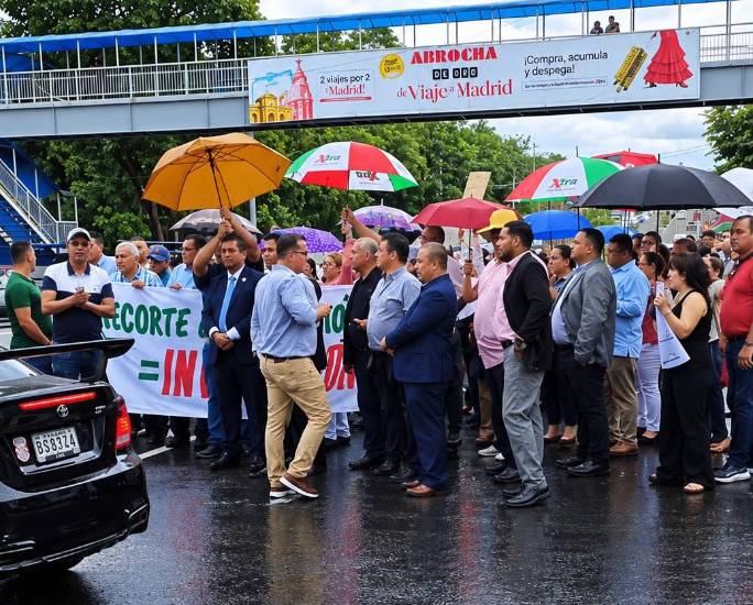 Colaboradores de la UNACHI continúan sin fecha de pago de sus quincenas, están a la espera del MEF