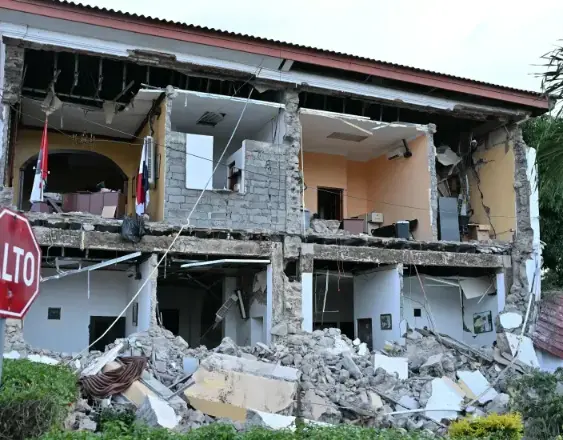 AFP | Una cosa afectada en el terremoto.
