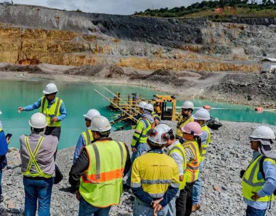 ML | Personal del Ministerio de Ambiente realiza inspección en la mina.