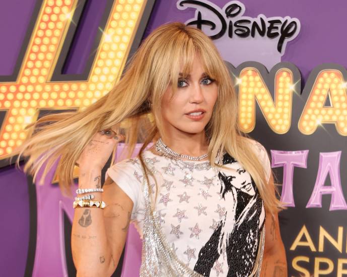 Miley Cyrus revive los momentos más icónicos de Hannah Montana