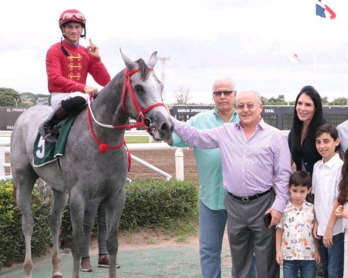 Equinos nativos miden fuerzas en el Clásico familia Orillac