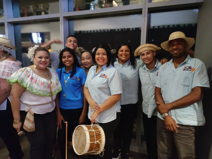 Raíces Lidiceñas rescata la memoria del tamborito