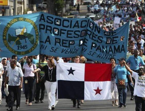 Cortesía | Diversos grupos magisteriales caminan durante una huelga.