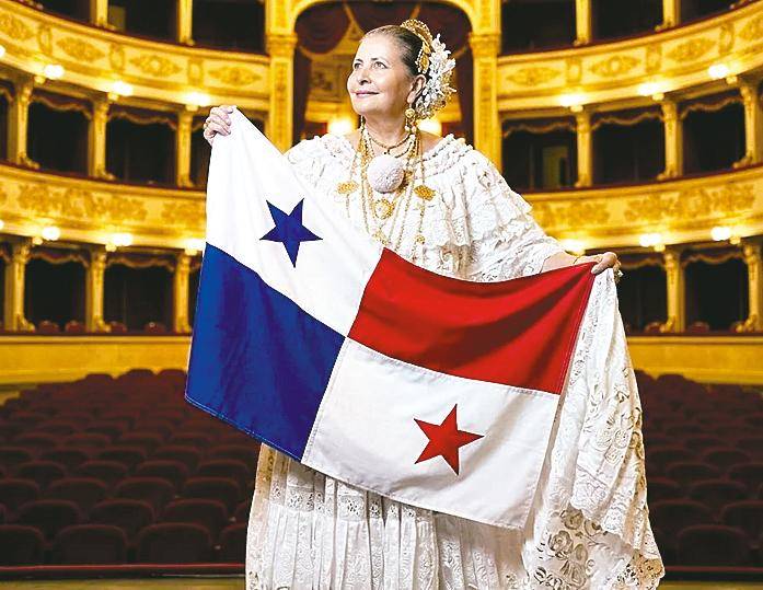 @esthernieto_oficial | cantalante y compositora Esther Nieto.