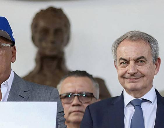 AFP | Jorge Rodríguez, presidente de la Asamblea Nacional de Venezuela (i).