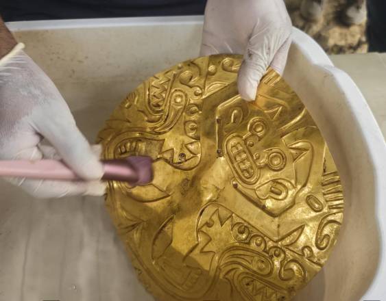 AFP | Una tumba de más de mil años de antigüedad con restos humanos.