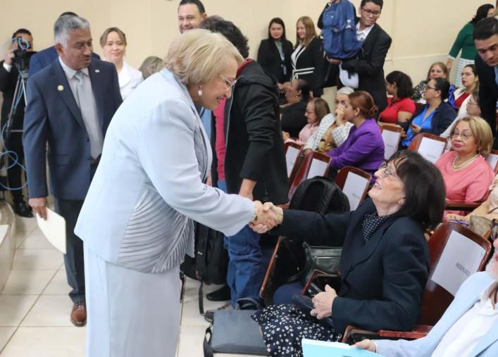 Navarro propone sacar a la UNACHI de la crisis