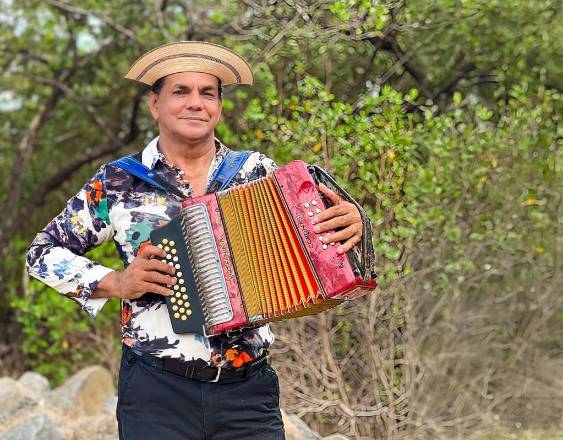 Cortesía | El acordeonista Sixto Gómez Pimentel, conocido popularmente como “El miura tumba cerca”, se ha abierto paso en la música típica panameña.