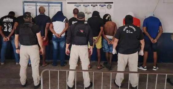 Policía Nacional | Unidades de la Policía Nacional y DIJ con los detenidos.