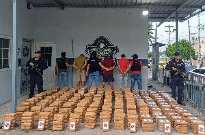 En Operación Centauro decomisan 785 paquetes de presunta droga y capturan a tres personas