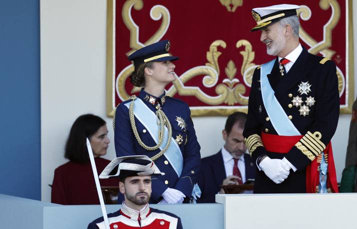 Muestra en París explora la vida del “Gran Delfín”, padre sin corona ...