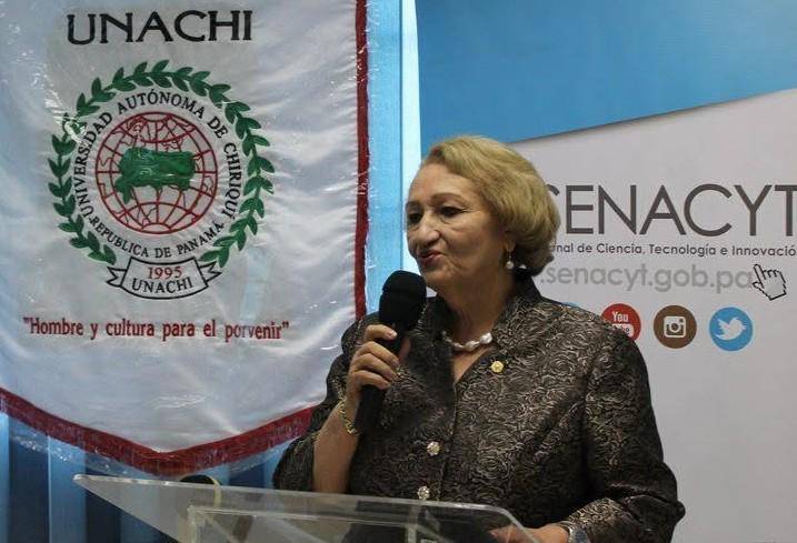 Etelvina de Bonagas presenta su renuncia al cuerpo docente de la UNACHI