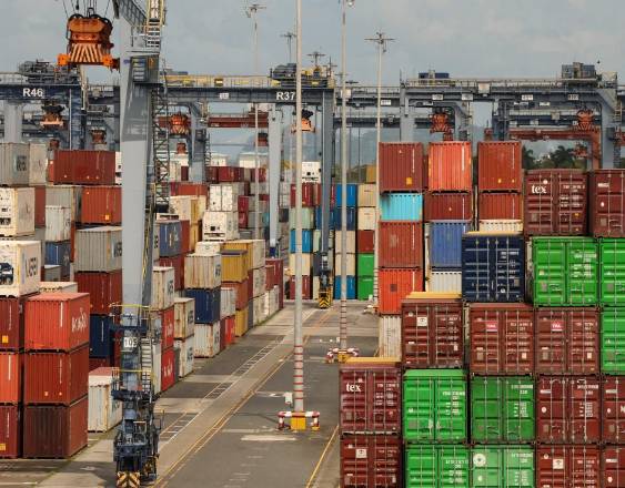 AFP | Contenedores en puerto Balboa.