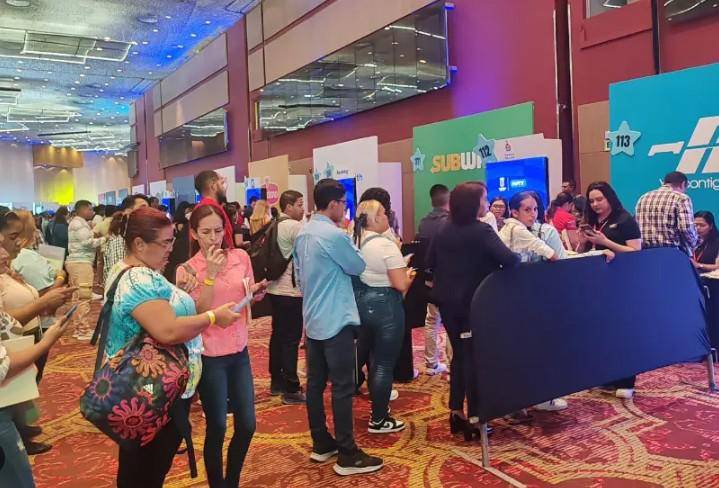 Cortesía | Asistente durante una feria de empleo de la alcaldía de Panamá.