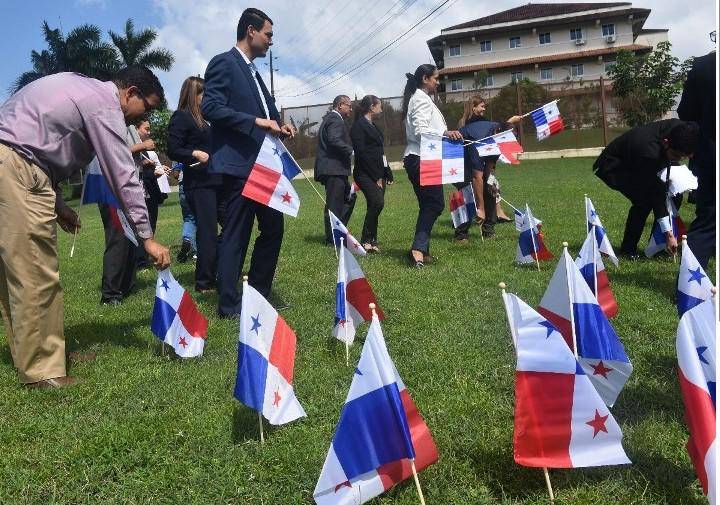 Las instituciones que laboran en días patrios