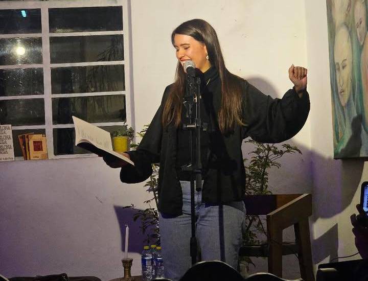 Poesía con sello panameño conquista el corazón de Bogotá