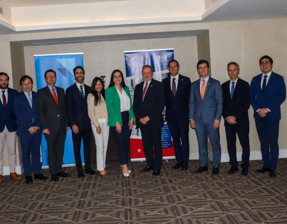 ML | Representantes del Gobierno del Reino Unido, de CAF–Banco de Desarrollo de América Latina y el Caribe y miembros de la comunidad Chevening.