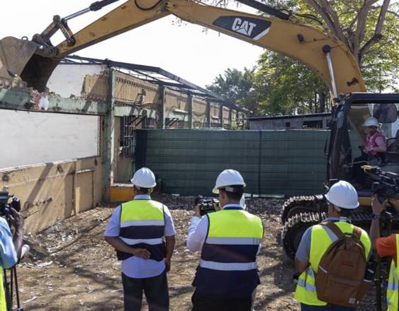 ML | Durante la demolición.