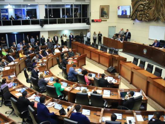 Más de 65 leyes de economía se han presentado en este período