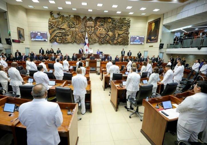 Inician las conversas por el control de las 15 comisiones