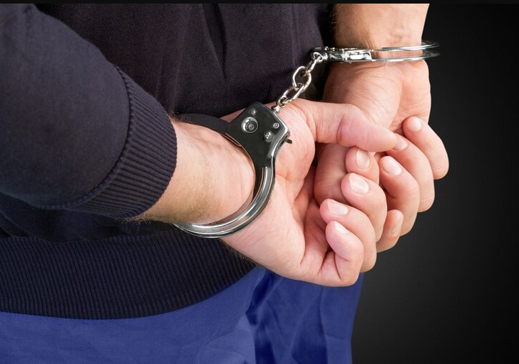 Ordenan detención provisional a hombre por violencia doméstica en Tierras Altas