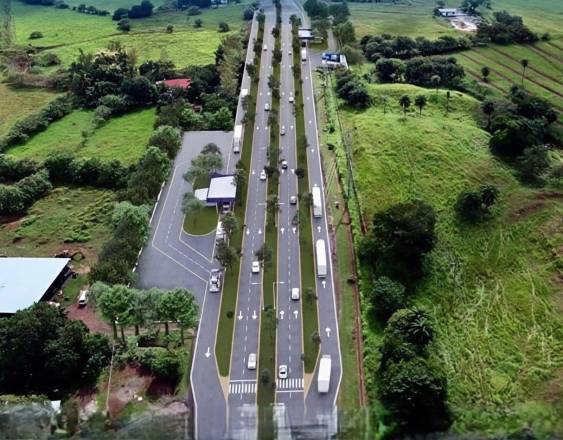 ML | La carretera panamericana hacia el interior del país.