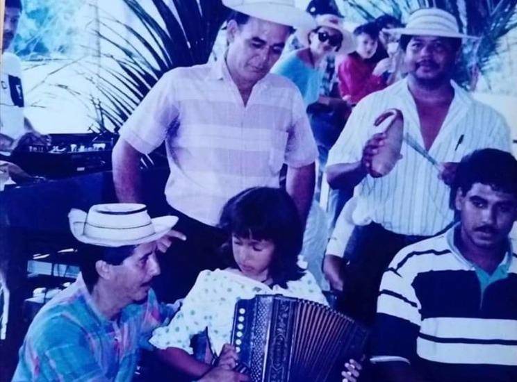 Artista Yeyny Santamaría: La maestra del acordeón