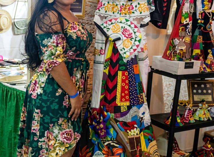 ES_ARTE.PTY, emprendimiento que transforma papel periódico en arte