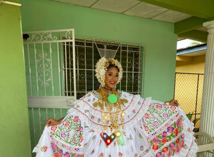 Polleras, folklore y belleza