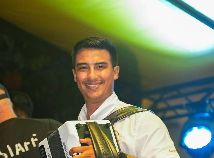 Hidadi Saavedra conquista con el típico romántico