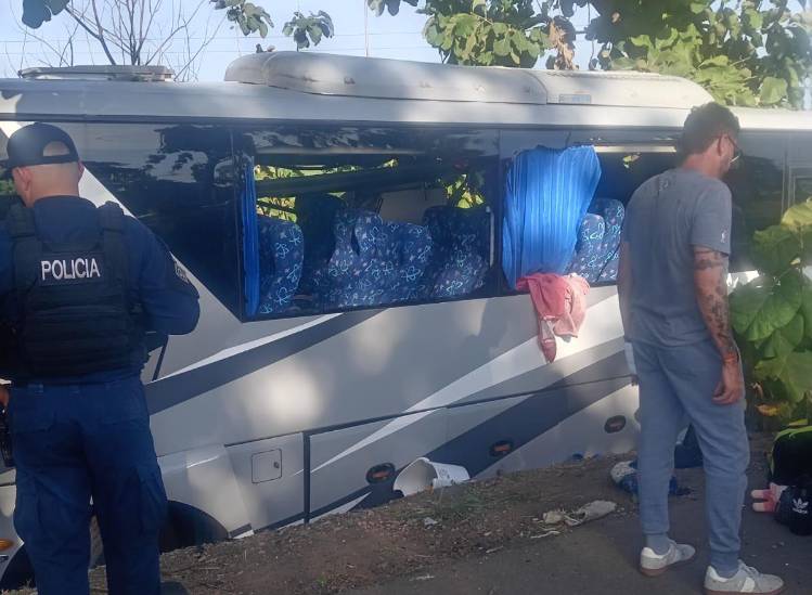 Accidente de autobús deja 40 heridos en la recta de Río Chico en Natá