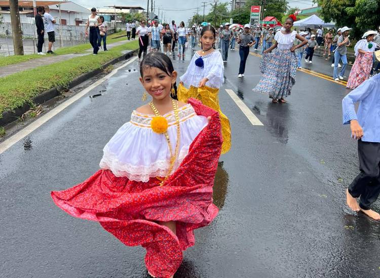 Juan Díaz celebra 113 años con desfile y tradiciones culturales