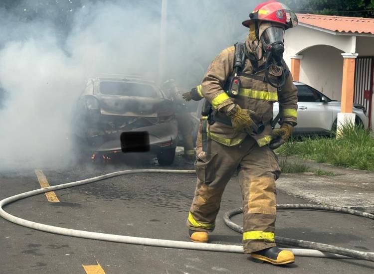 Bomberos alertan por 107 autos incendiados en lo que va del año, piden precaución