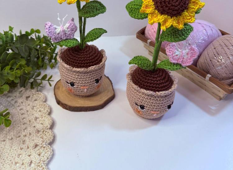 Flores y muñecos tejidos, las creaciones únicas que impulsaron emprendimiento