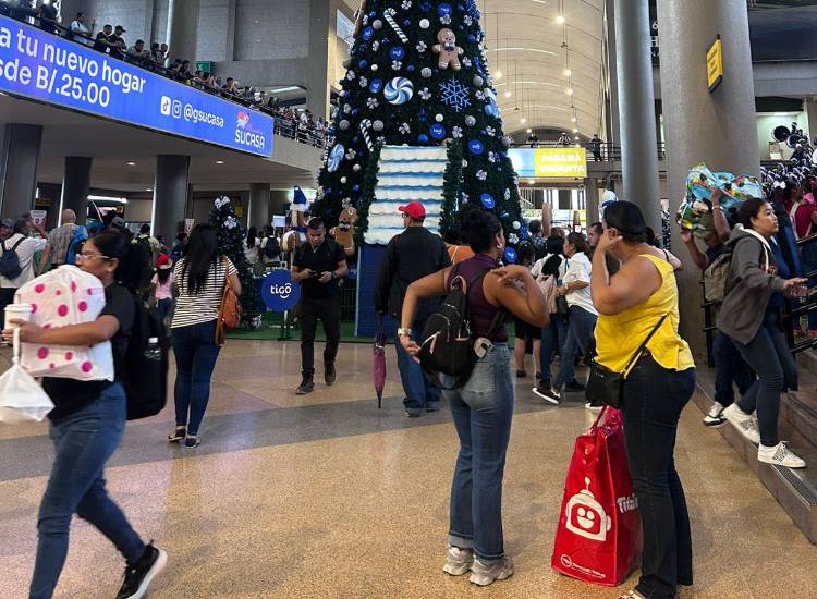 Se enciende la Navidad en la Terminal de Albrook