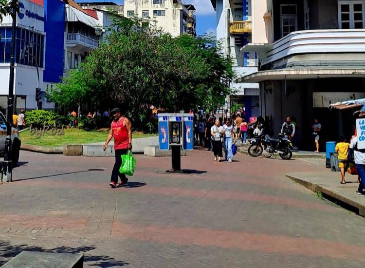La Peatonal está entre el progreso y el patrimonio