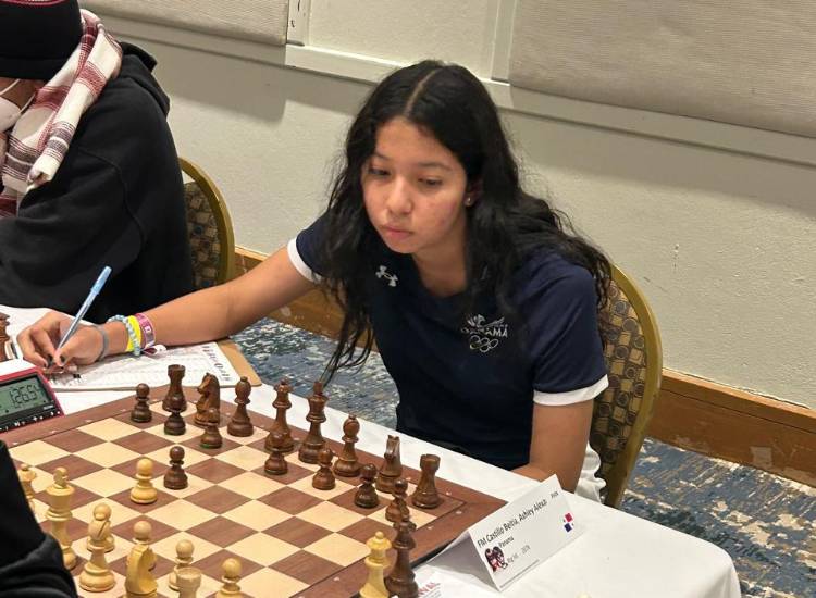 Panameña se corona campeona en torneo regional de ajedrez