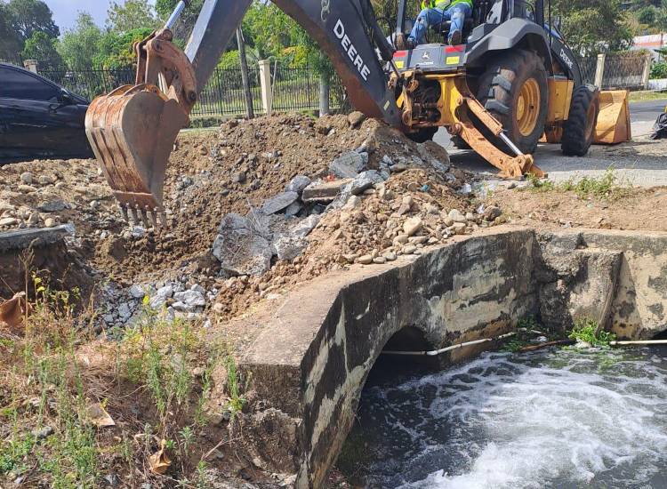 Conexiones ilegales afectan el suministro de agua en Panamá Este
