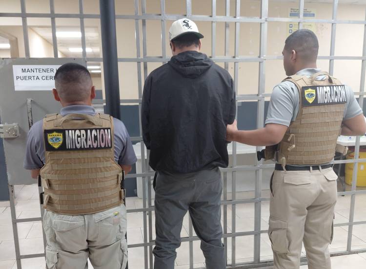 Expulsan a dos venezolanos retenidos por evasión de controles y antecedentes delictivos